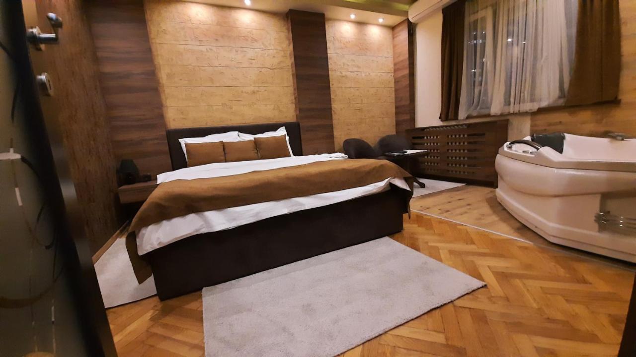 Stan Na Dan Apartman D Lux Jacuzzi ครากูเยวัตส์ ภายนอก รูปภาพ